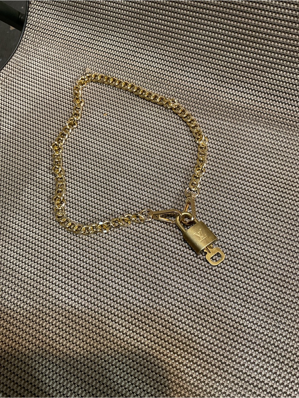 Louis Vuitton Gold-tone Padlock #321 with key and Necklace - Picture 3 of 5